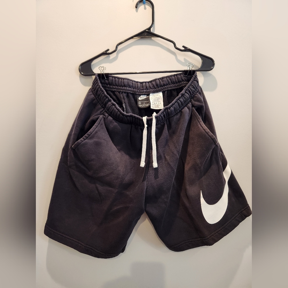 Nike Sportswear Club Men's Cotton Graphic Black Shorts Side Swoosh Logo Medium M